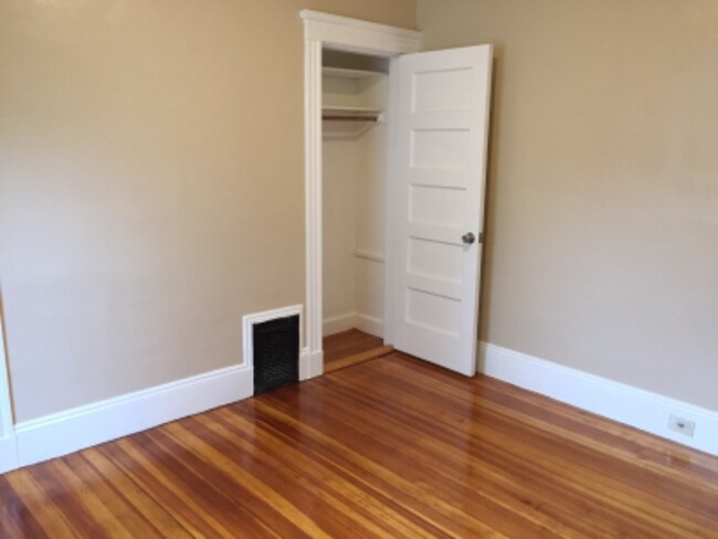 25 Wainwright St unit 1, Dorchester Center, MA 02124 - photo 4