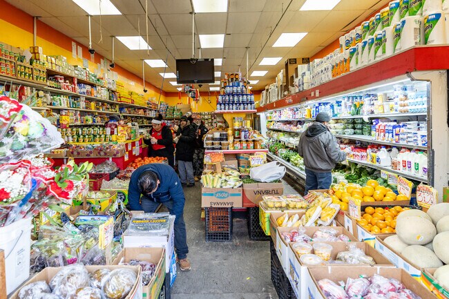 Popular produce markets can be found throughout McLean Heights like Williams Farm.