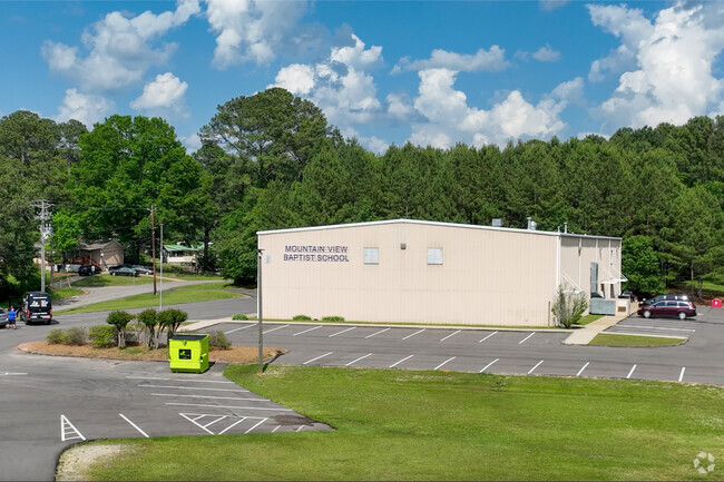 Mountain View Baptist School is located in Birmingham Alabama.