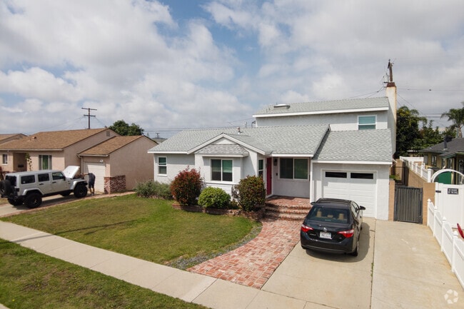 Locals value the suburban lifestyle in Del Aire’s stylish homes.