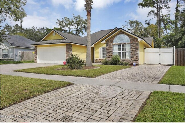 8959 Bridgecreek Dr, Jacksonville, FL 32244 - photo 3