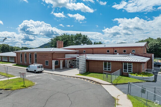 Black Rock School has a student to teacher ratio of 11-1.