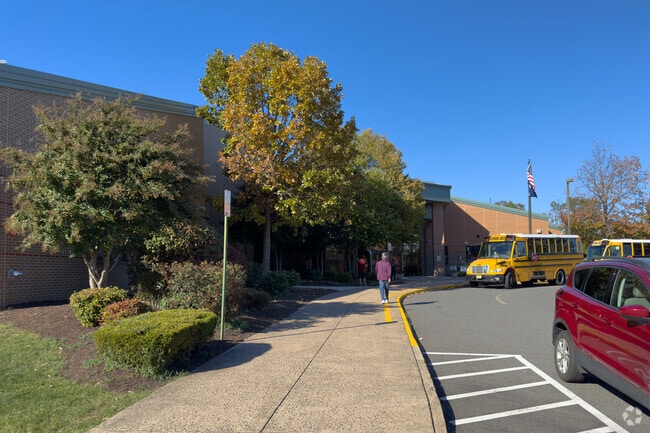 Bristow Run Elementary School sits at Kingsbrooke’s entrance, walkable for many students.