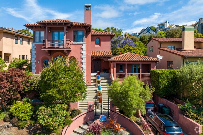 Upper Rockridge is known for its luxurious homes, which come in a variety of styles and designs.