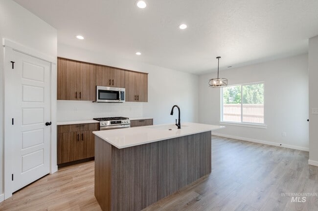 10114 W La Jolla Ct, Boise, ID 83709 - photo 3