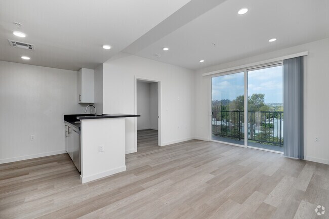 2BD, 2BA - 808SF - Kitchen