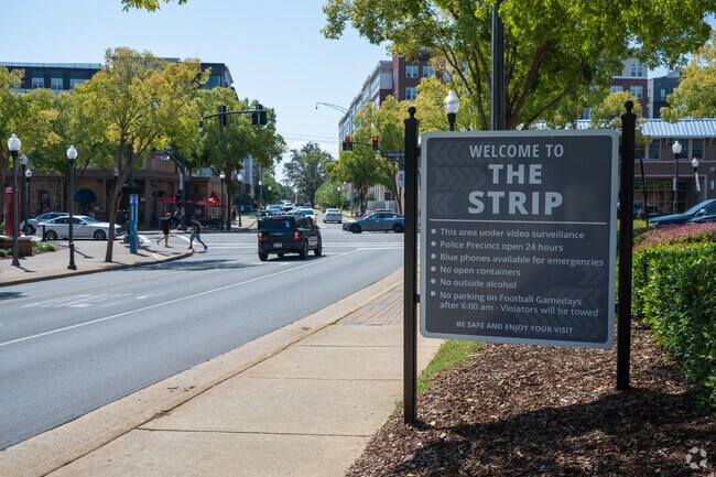 The Strip is where the University of Alabama students shop near Cottondale.