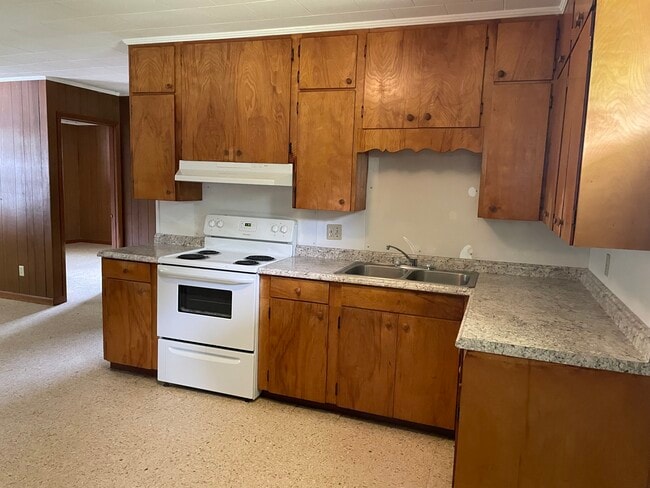 211 Godwin Ln unit 211, Glennville, GA 30427 - photo 2