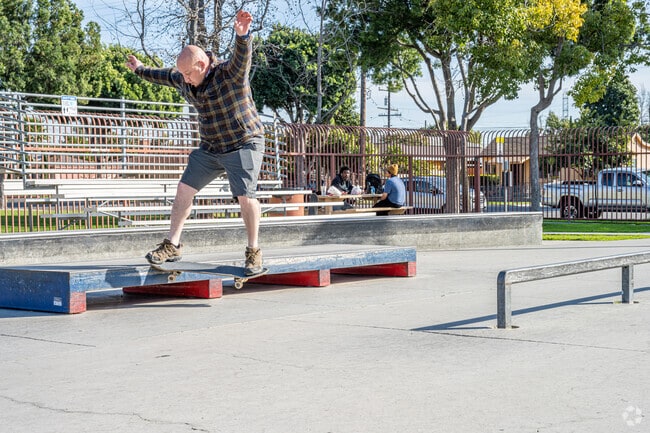 Bell Gardens hosts a few different parks with a variety of amenities, like Veterans Park.