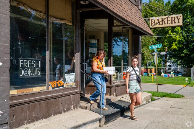 Mound locals head to Hinkle Bakery for the best donuts in Jackson.
