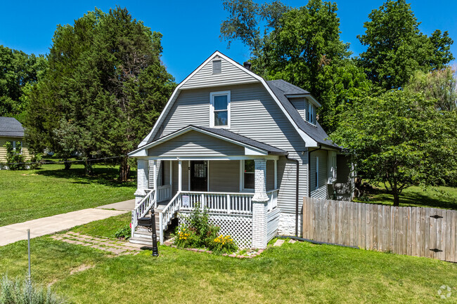 Afew Dutch Colonial homes live here in the Bristol neighborhood.