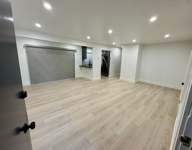 603 Woodside Way unit 2, San Mateo, CA 94401 - photo 3