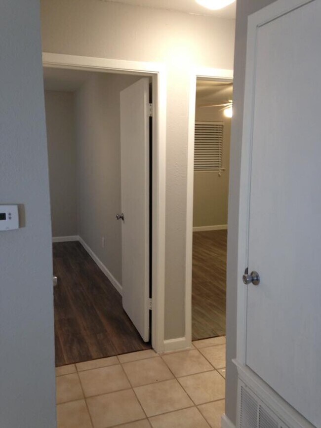 11401 Ptarmigan Dr unit B, Austin, TX 78758 - photo 7