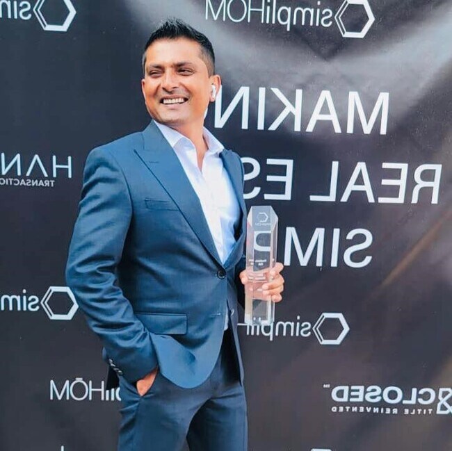 Agent Photo