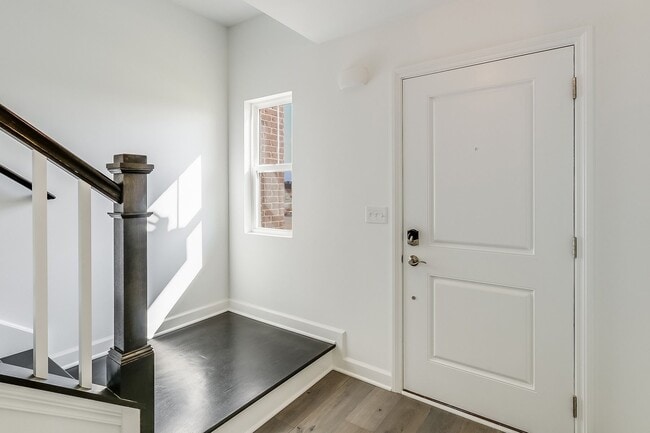 1060 E Oakton St unit 36456295, Des Plaines, IL 60018 - photo 2