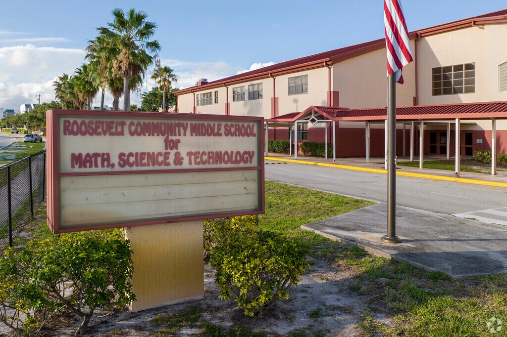 Roosevelt Middle School serves students from 6th through 8th grade.