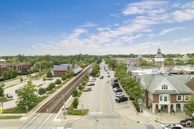 Downtown Lake Forest features a variety of local restaurants and cozy dining spots.