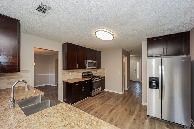 1103 Village Oaks, Jonesboro, GA 30238 - photo 6