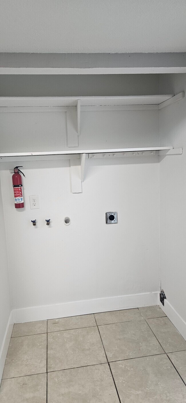 815 Trina Ln, Lakeland, FL 33809 - photo 7