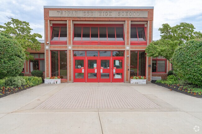 Tappan Zee High School in Orangeburg offers strong academics for grades 9–12.