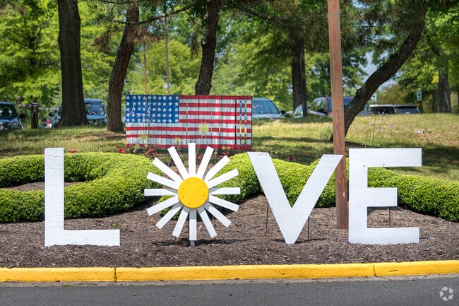 People of Oakton like to spread the love.