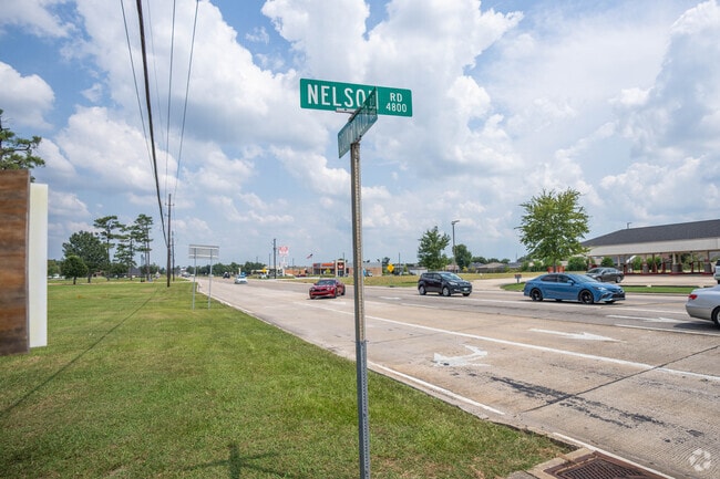 Nelson Rd intersects with Highway 210 in Prien.