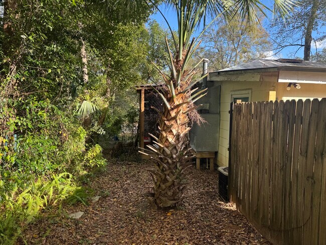 744 California St unit A, Tallahassee, FL 32304 - photo 4