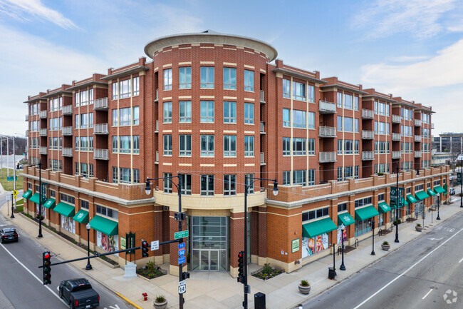 On the southern border of Edgebrook are condos, conveniently located above Whole Foods.