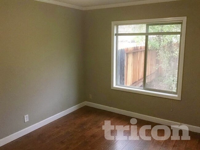 5227 Gordon Dr, Sacramento, CA 95824 - photo 4