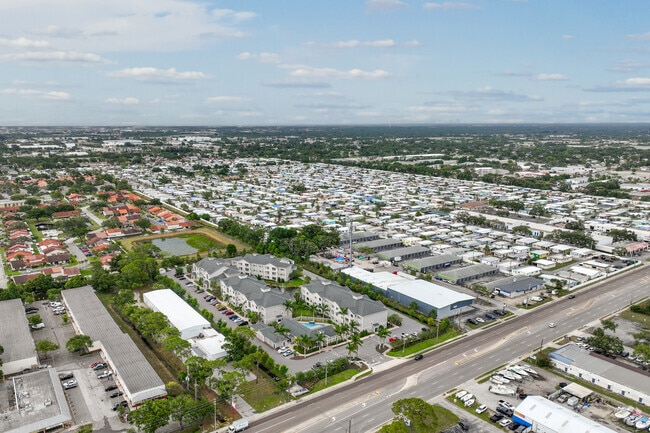 The West Largo community borders Ulmerton Road, providing access to near and far locations.