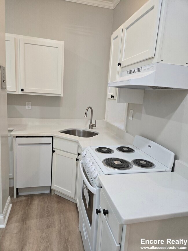 1193 Commonwealth Ave unit 11M, Boston, MA 02134 - photo 4