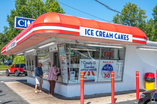 Cliff's Homemade Ice Cream draws summer crowds from Roxbury with its classic flavors.
