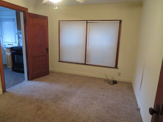 1018 Bridge Rd unit Lower, Charleston, WV 25314 - photo 6