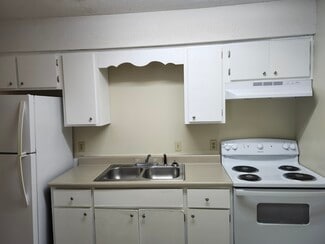 31 6th St, Shalimar, FL 32579