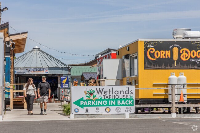 The Wetlands Taphouse offers outdoor seating and food cart pod in La Pine.