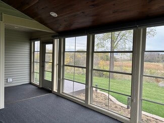 512 S Main St, Fall River, WI 53932