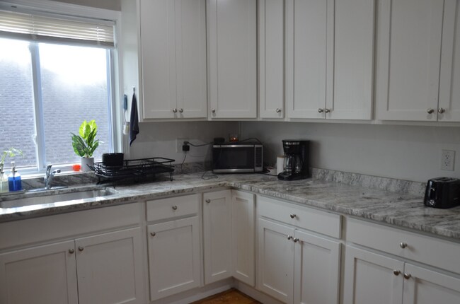 51 Windsor St unit 4, Worcester, MA 01605 - photo 4