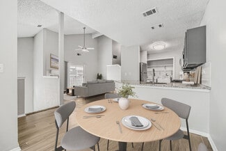 501 Sycamore Ln, Euless, TX 76039