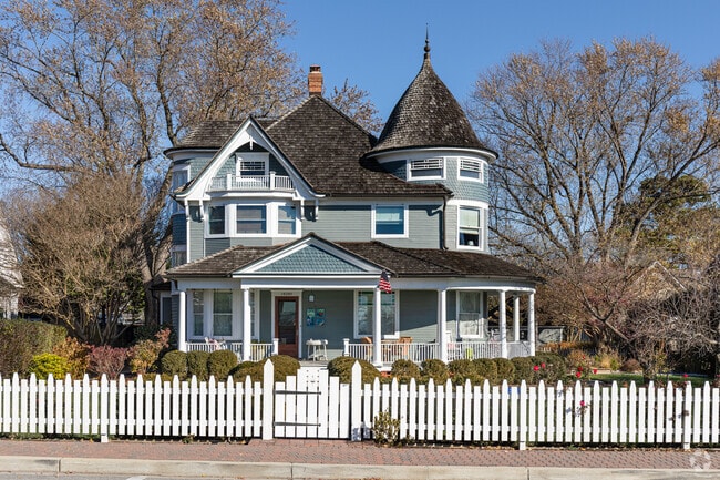 Built for a fisherman in 1902, the Queen Anne–style Vail House stands in Solomons.