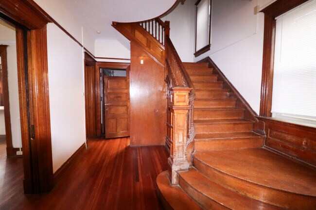 2705 Eden Ave unit 1, Cincinnati, OH 45219 - photo 5