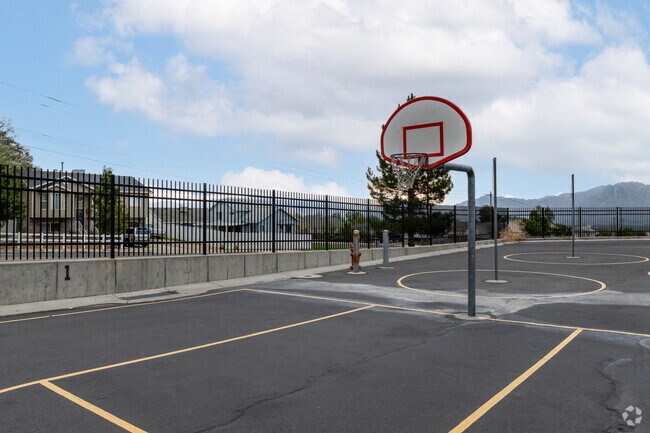 Falcon Ridge Elementary educates children from Kindergarten to sixth grade.