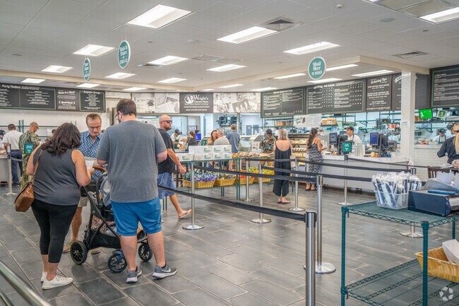 Wrights Gourmet House is a popular bakery in the neighborhood of Golfview.