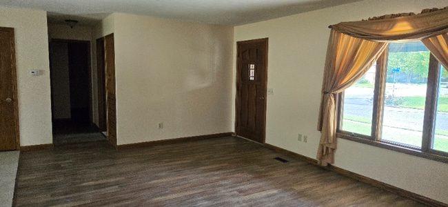 409 Oak Park Dr, McPherson, KS 67460 - photo 4