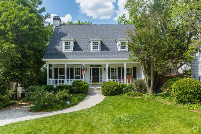 Wide lawn and elegant facades define the area's residential appeal, with many homes reflecting Southern architectural influences.
