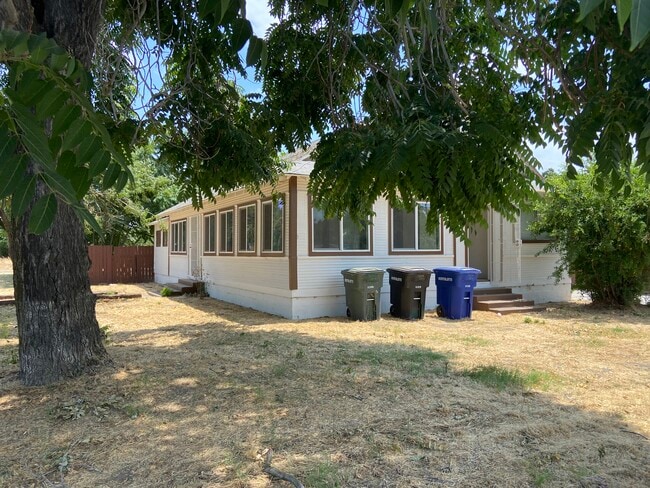 3204 6th St, Ceres, CA 95307 - photo 3