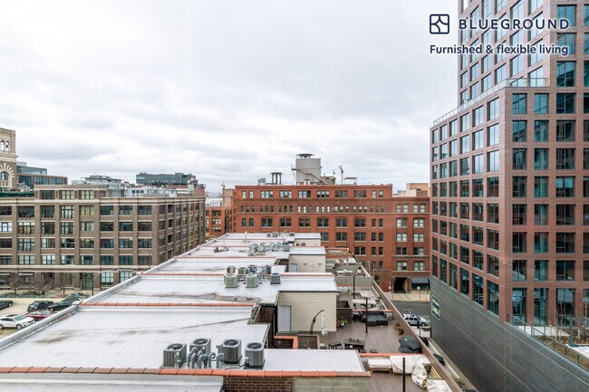 939 W Washington Blvd unit FL7-ID234, Chicago, IL 60607 - photo 4