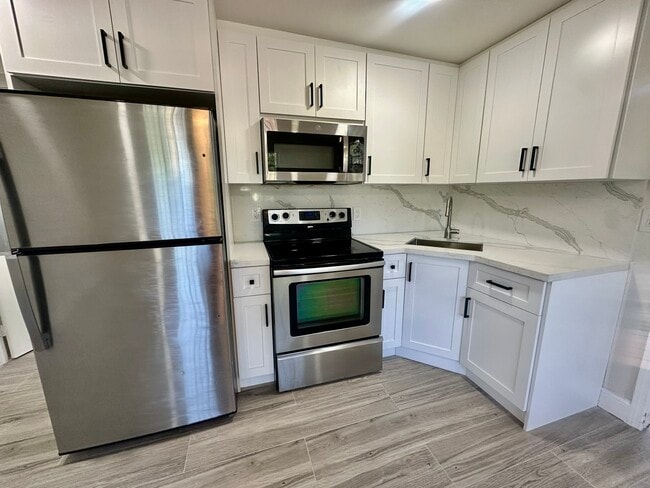 1360 NW 132nd St unit side efficiency, Miami, FL 33167 - photo 3