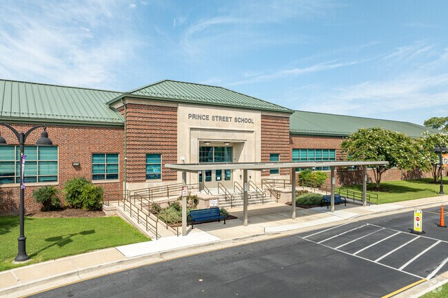 Prince Street School is a public school located in Presidents-Princetonhas with 854 students.