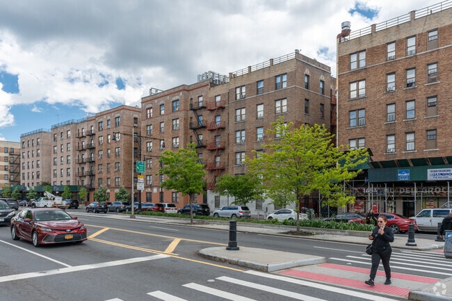 This row of homes stands on Grand Concourse in Mount Eden.