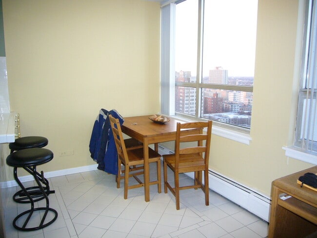 Granville Beach Condominiums unit 2007, Chicago, IL 60660 - photo 6
